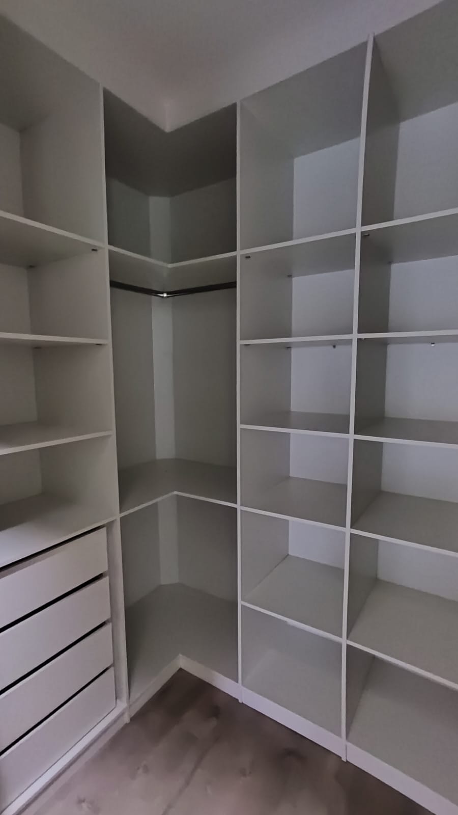 81076