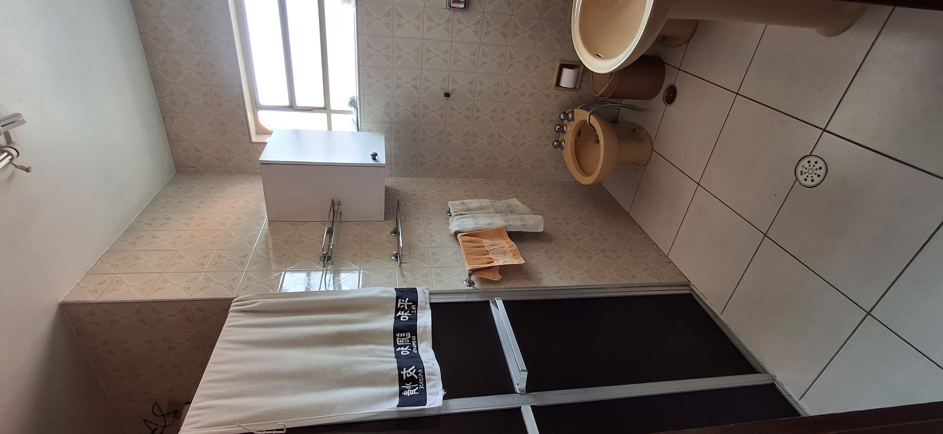83942