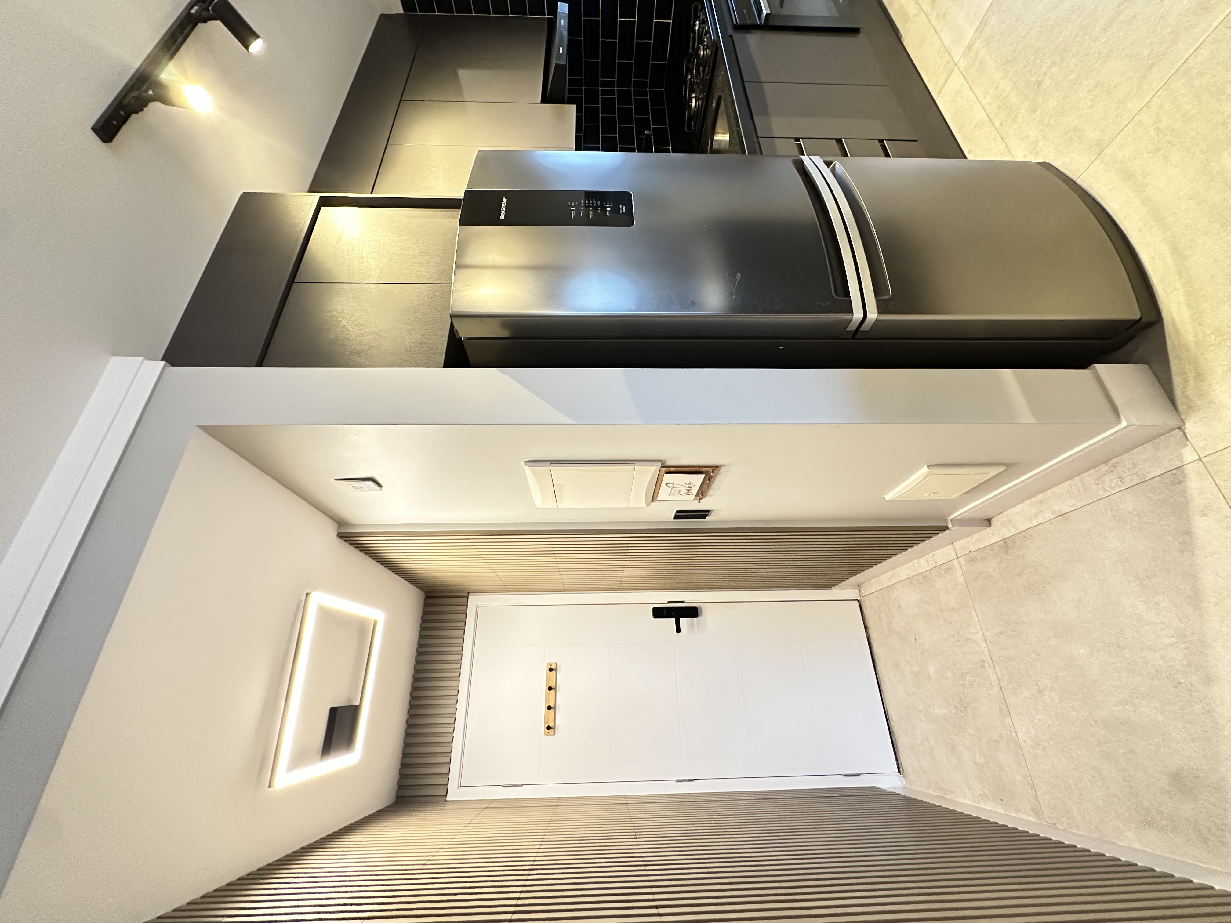 281245