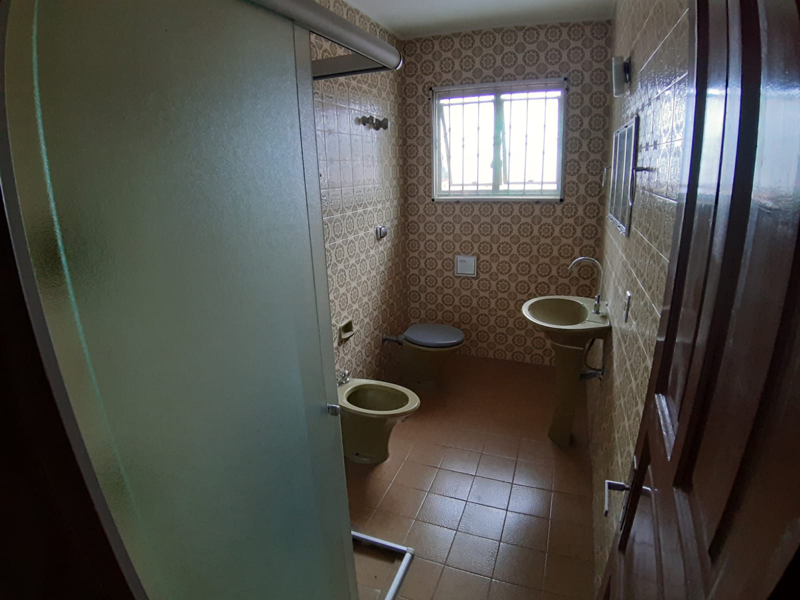 295470