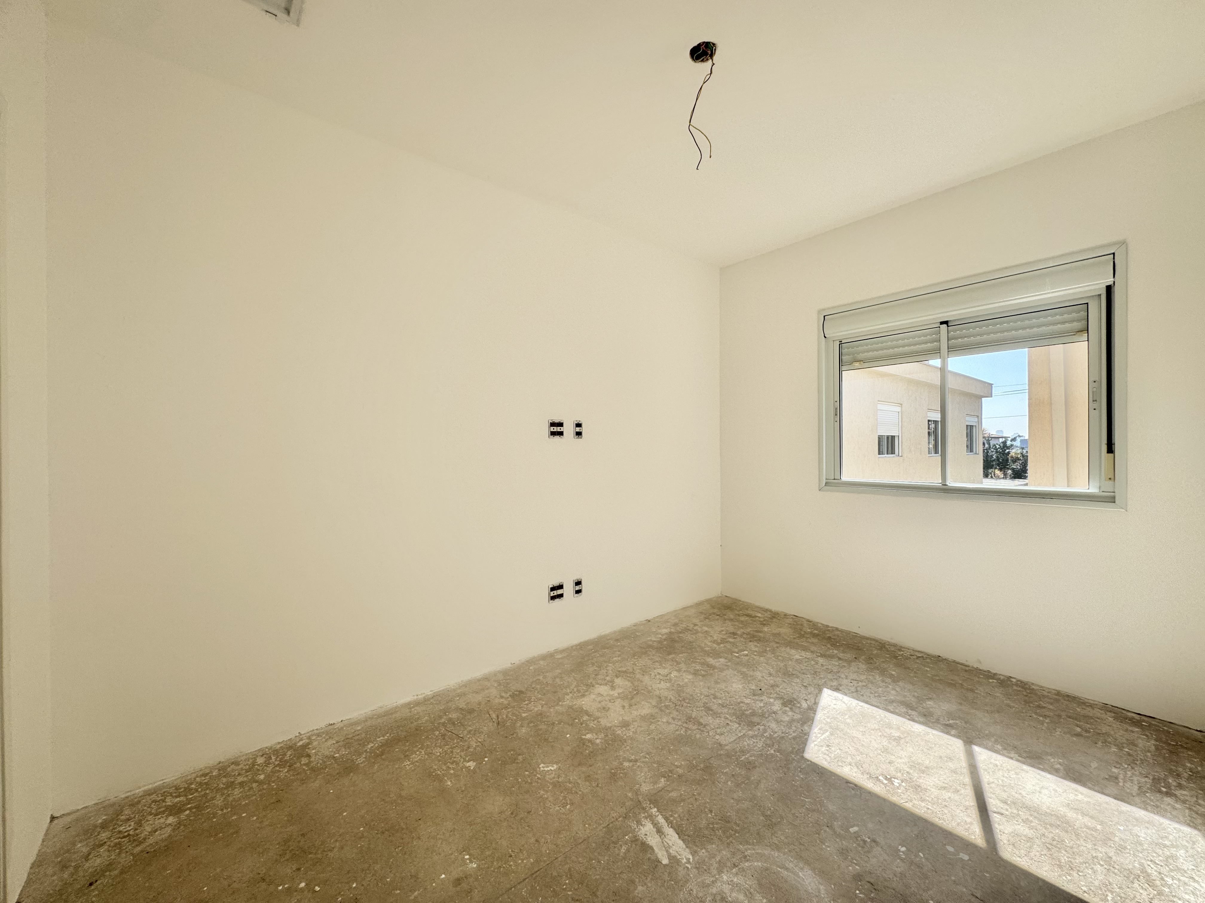 305020